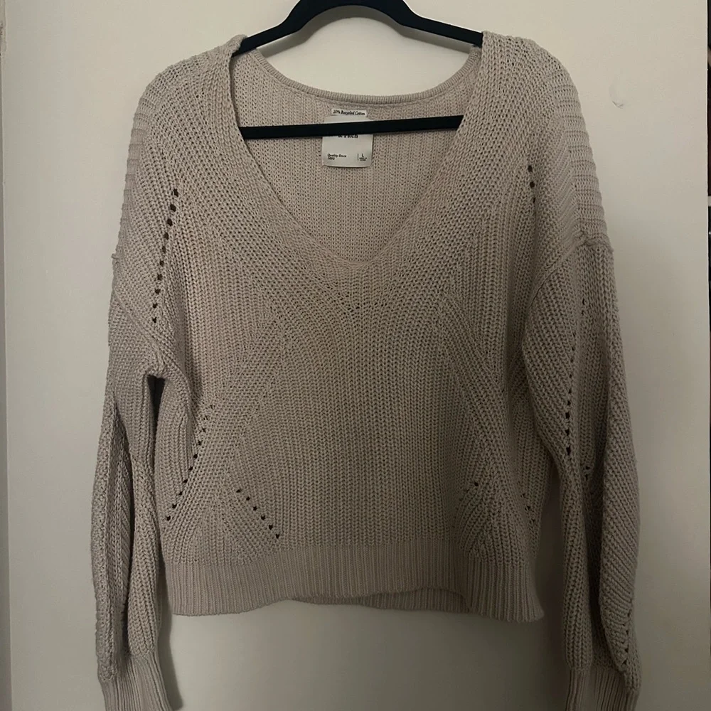 Abercrombie & Fitch Beige V-Neck Sweater - Picture 1 of 4